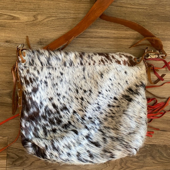 Large Cowhide Bag With Fringe - Picture 4 of 5